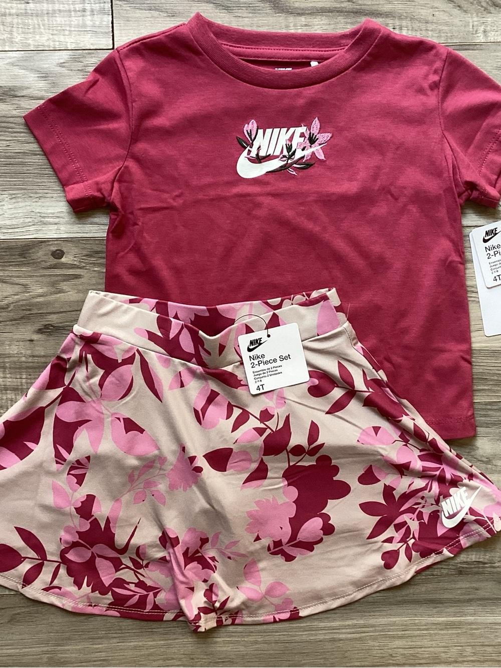 Nike toddler Girls Tee & Skort Set size 4T(NWT) ~PRICE IS FIRM, NO OFFERS~